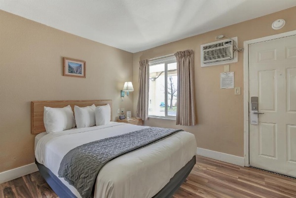 Shasta Pines Motel & Suites image 31
