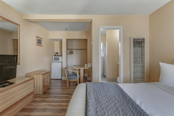 Shasta Pines Motel & Suites image 32