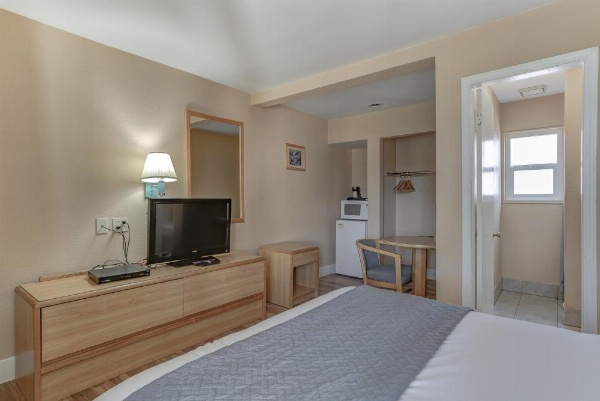 Shasta Pines Motel & Suites image 33