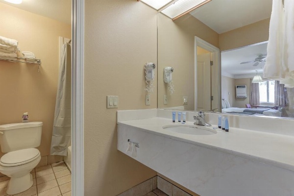 Shasta Pines Motel & Suites image 34