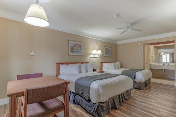 Shasta Pines Motel & Suites image 38