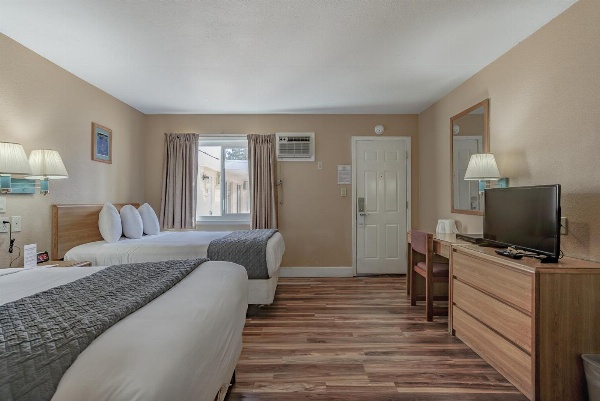 Shasta Pines Motel & Suites image 4